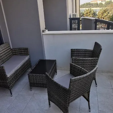 Apartment Sandy Beach - 1St Row At Sea Pjescana Uvala Exterior photo