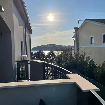 Apartment Sandy Beach - 1St Row At Sea Pjescana Uvala Exterior photo